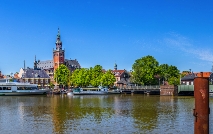 Rathaus und Lutherkirche in Leer
