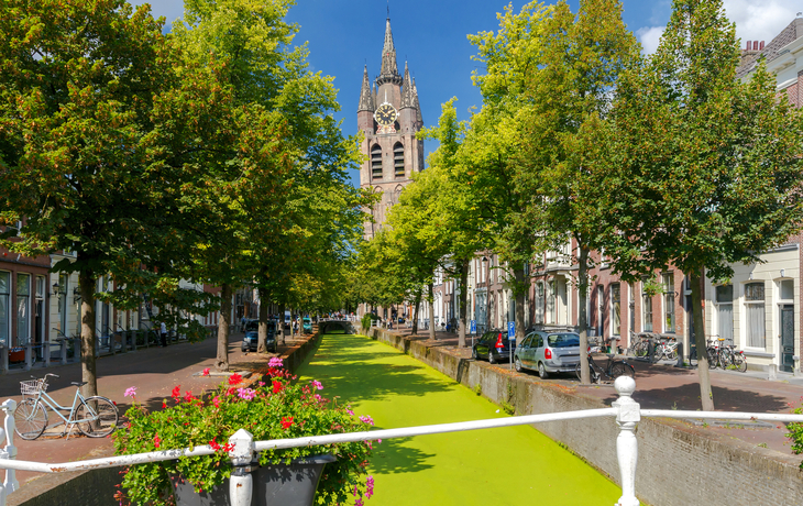 Delft. Der malerische Stadtkanal.